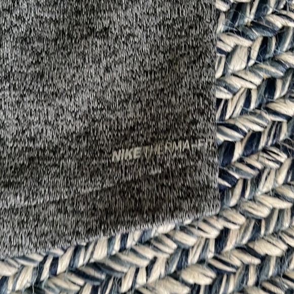 Hurley Hoodie. Thermal hood. Boys XL. Front pocket. Like new. NIKE THERMAFIT - Picture 6 of 6